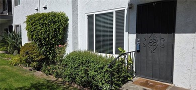 Charming and well-maintained 1-bedroom, 1-bathroom condo in the - photo 3