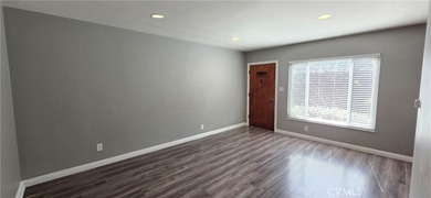 Charming and well-maintained 1-bedroom, 1-bathroom condo in the - photo 6