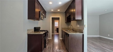 Charming and well-maintained 1-bedroom, 1-bathroom condo in the - photo 8