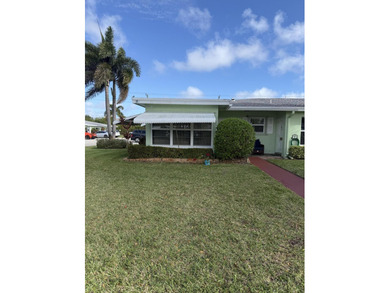 Welcome to Pine Point Villas in desirable Boynton Beach! This - photo 1