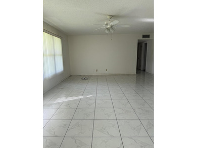 Welcome to Pine Point Villas in desirable Boynton Beach! This - photo 2