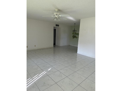 Welcome to Pine Point Villas in desirable Boynton Beach! This - photo 3