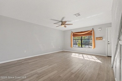 Beautifully Remodeled Townhome Near Everything! This spacious - photo 5