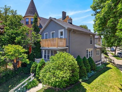 Enjoy the best of East Side living in this 3 Bed/1 Bath home on - photo 1