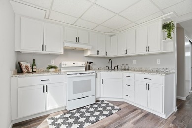 Welcome home to your newly updated 3 bedroom townhouse. What's - photo 11