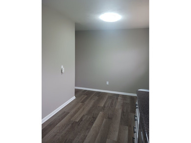 VERY LARGE HOME THAT HAS BEEN REMODELED. THIS HOME OFFERS 5 - photo 11