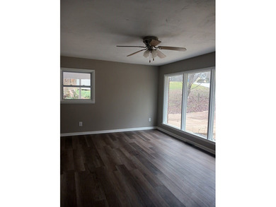 VERY LARGE HOME THAT HAS BEEN REMODELED. THIS HOME OFFERS 5 - photo 13