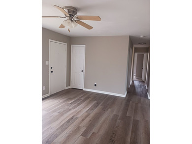 VERY LARGE HOME THAT HAS BEEN REMODELED. THIS HOME OFFERS 5 - photo 14