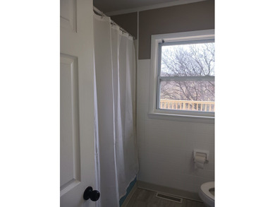 VERY LARGE HOME THAT HAS BEEN REMODELED. THIS HOME OFFERS 5 - photo 16