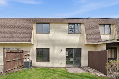 Welcome home to your newly updated 3 bedroom townhouse. What's - photo 19