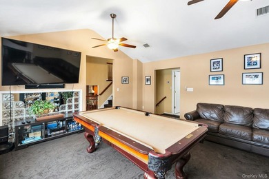 Located in the heart of Merrick lies in a cul-de-sac this - photo 21