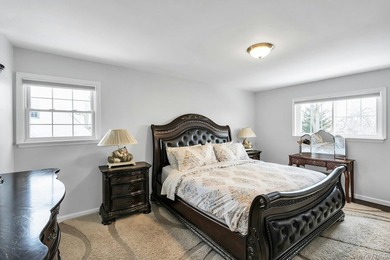 Located in the heart of Merrick lies in a cul-de-sac this - photo 22