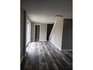 VERY LARGE HOME THAT HAS BEEN REMODELED. THIS HOME OFFERS 5 - photo 22
