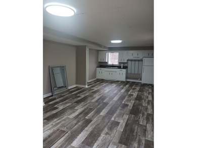 VERY LARGE HOME THAT HAS BEEN REMODELED. THIS HOME OFFERS 5 - photo 24