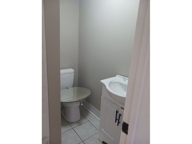 VERY LARGE HOME THAT HAS BEEN REMODELED. THIS HOME OFFERS 5 - photo 27