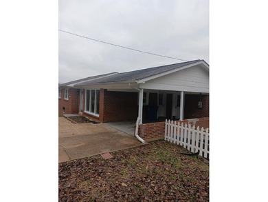 VERY LARGE HOME THAT HAS BEEN REMODELED. THIS HOME OFFERS 5 - photo 33