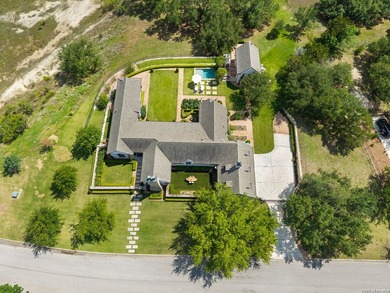 Exquisitely appointed single-story, Jack Arnold French Country - photo 3