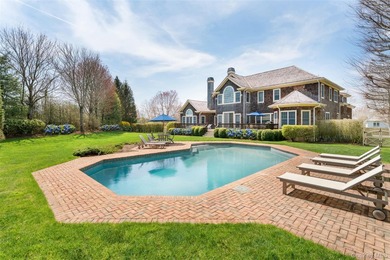 Located in the heart of Water Mill on a private cul-de-sac - photo 3