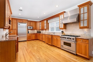 Located in the heart of Water Mill on a private cul-de-sac - photo 8