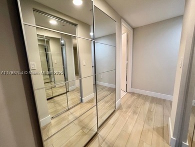 LOWER PENTHOUSE & WATERFRONT CONDO -  & SHORT-TERM RENTAL. 3 - photo 9