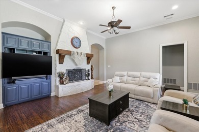 Perfectly positioned on the Bridlewood golf course, this - photo 8