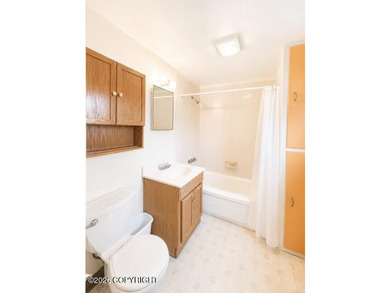 Investment opportunity featuring a well maintained one-bedroom - photo 7
