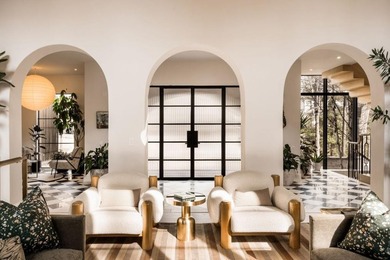 Some homes are designed to be seen. This one was designed to be - photo 4