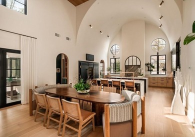 Some homes are designed to be seen. This one was designed to be - photo 5