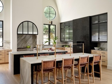 Some homes are designed to be seen. This one was designed to be - photo 8