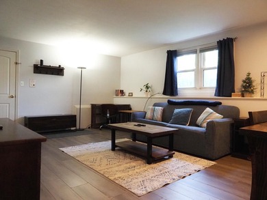 Sweet 1BR condo with a great layout in a convenient location - photo 4