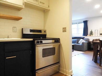 Sweet 1BR condo with a great layout in a convenient location - photo 9