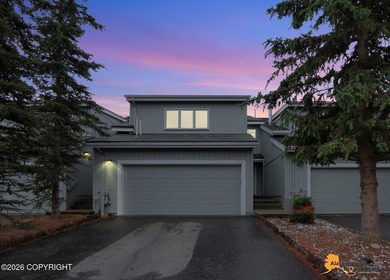 Townhome w/vaulted ceiling & skylights provides plenty of - photo 2