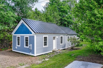 Welcome to this charming in-town retreat in the heart of - photo 1