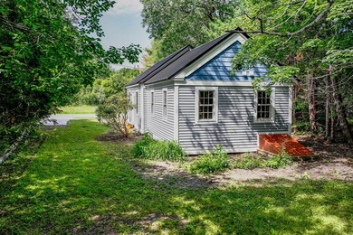 Welcome to this charming in-town retreat in the heart of - photo 2
