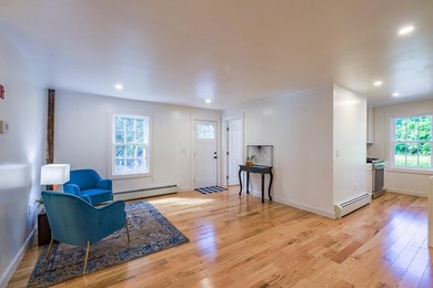 Welcome to this charming in-town retreat in the heart of - photo 4