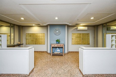 Magnificent Large Corner Apartment in Luxury Building along Long - photo 18