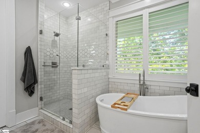 Experience the pinnacle of luxury lakefront living in this - photo 19