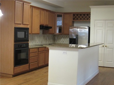 Wonderful Garden/Patio home located in desirable Kings Crossing