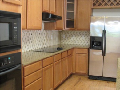 Wonderful Garden/Patio home located in desirable Kings Crossing