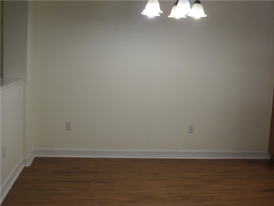 Wonderful Garden/Patio home located in desirable Kings Crossing