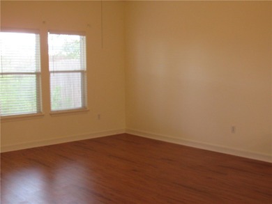 Wonderful Garden/Patio home located in desirable Kings Crossing