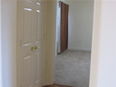 Wonderful Garden/Patio home located in desirable Kings Crossing