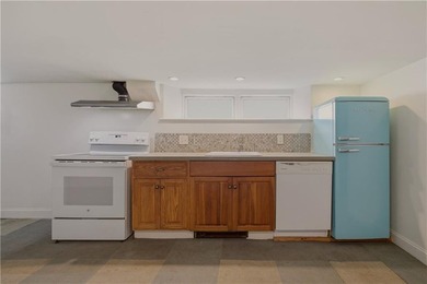 Set on a beautifully landscaped .14-acre lot, this 2-bedroom - photo 36