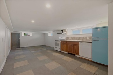 Set on a beautifully landscaped .14-acre lot, this 2-bedroom - photo 37