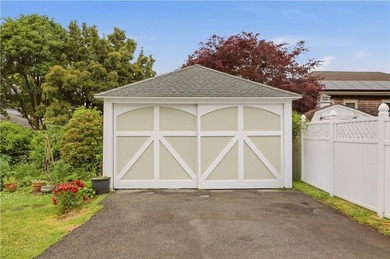 Set on a beautifully landscaped .14-acre lot, this 2-bedroom - photo 46