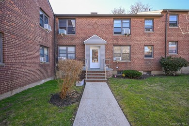 New to market! Second-floor 2-bedroom garden-style co-op - photo 1