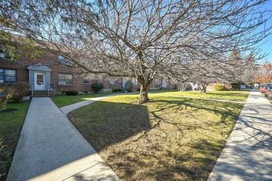 New to market! Second-floor 2-bedroom garden-style co-op - photo 2