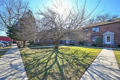 New to market! Second-floor 2-bedroom garden-style co-op - photo 3