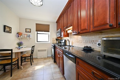 New to market! Second-floor 2-bedroom garden-style co-op - photo 4