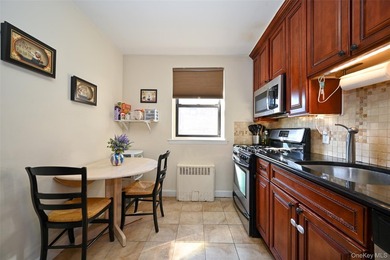 New to market! Second-floor 2-bedroom garden-style co-op - photo 5